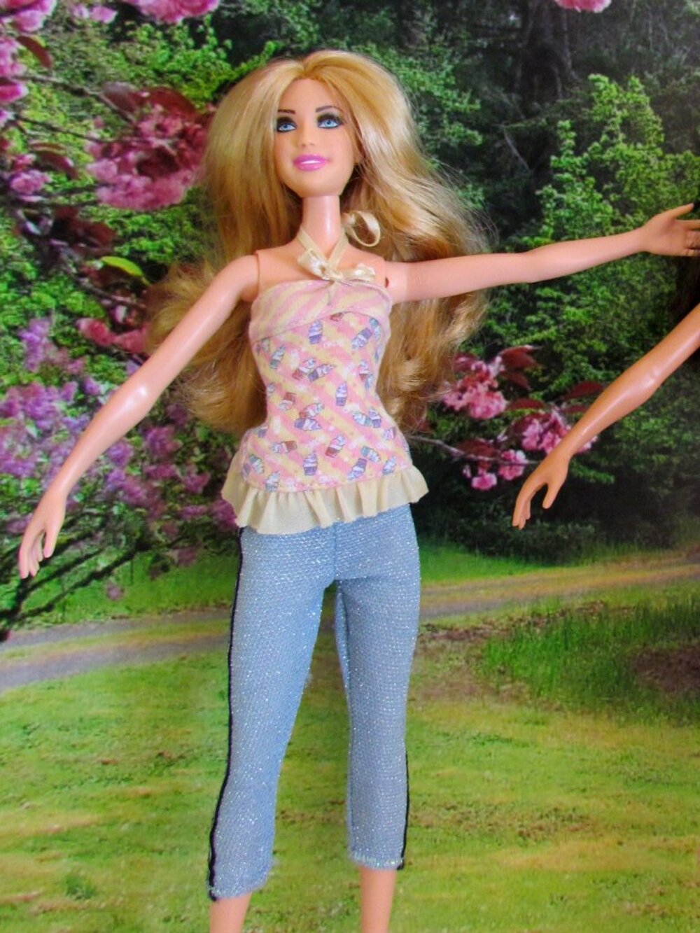 BARBIE STAR DOLL - BLONDE w ROOTED EYELASHES, 3 OUTFITS - Picture 5 of 5